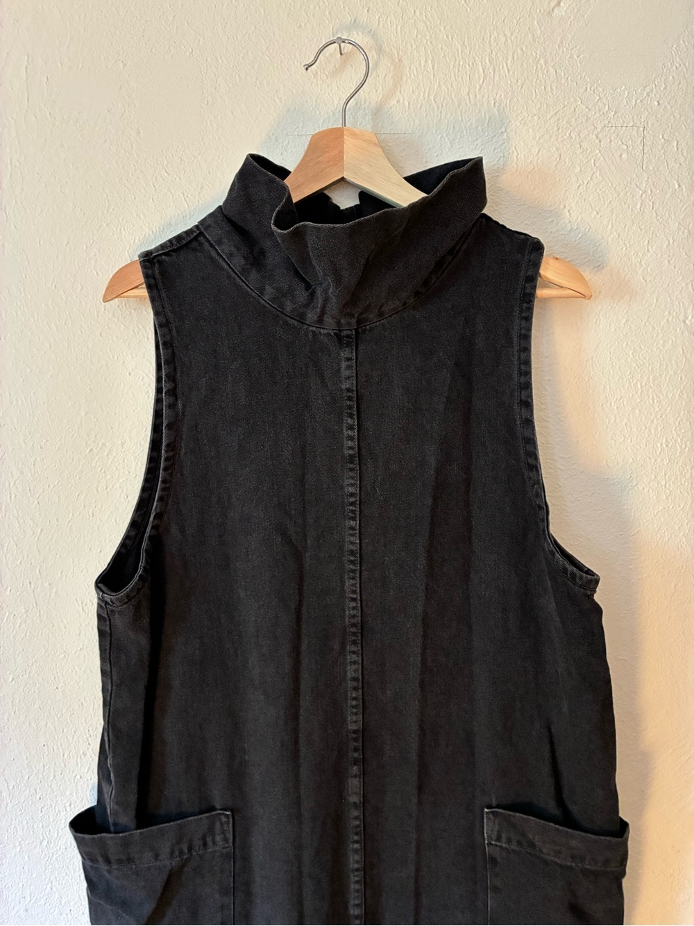 Aliya Wanek Washed Black Sleeveless High-Collar Midi Dress - Picture 5 of 9